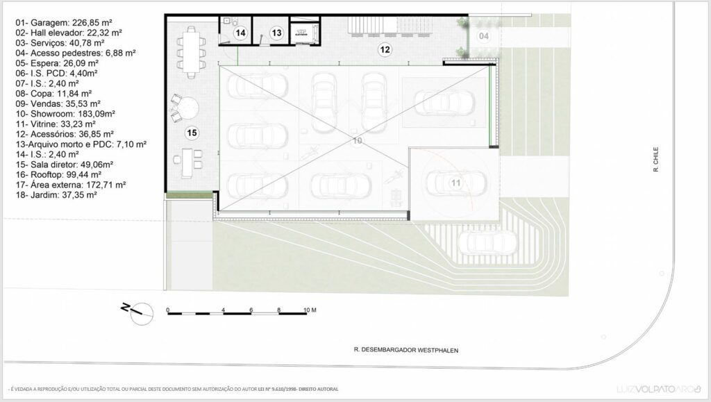 Planta baixa de um layout de garagem de estacionamento rotulada com medidas em metros quadrados. Inclui espaços para carros, acesso para pedestres, elevador e sala de serviço. A planta apresenta anotações indicando o arranjo e o tamanho de cada área, com uma seta direcional apontando para o norte. - Luiz Volpato Arquitetura