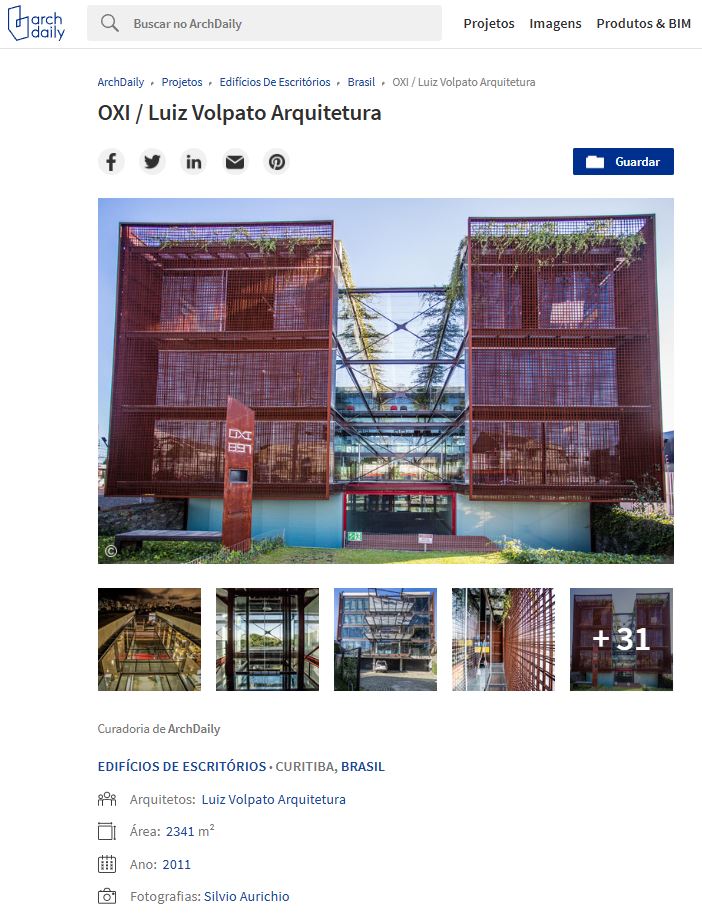 Um edifício moderno com uma fachada de painéis de metal cor de ferrugem e vegetação. A estrutura é de vários andares, com uma seção central aberta e elementos de vidro. A imagem é parte de uma página da web de arquitetura com 0XI / Luiz Volpato Arquitetura com navegação e miniaturas adicionais abaixo. - Luiz Volpato Arquitetura