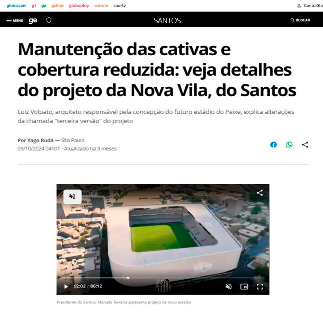 Captura de tela de um artigo esportivo sobre o projeto do novo estádio do Santos. A manchete menciona assentos e cobertura reduzidos. Há uma imagem aérea do projeto proposto para o estádio com um campo de futebol no centro. O artigo dá créditos a Luiz Volpato e menciona as mudanças arquitetônicas. - Luiz Volpato Arquitetura